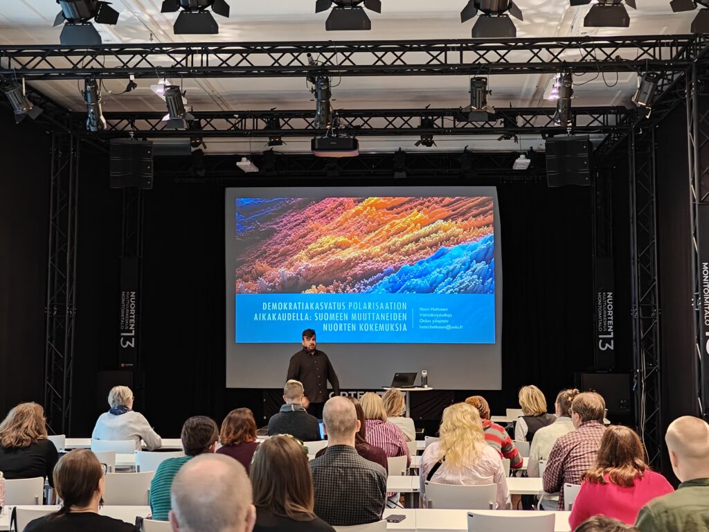 Oivallus-seminaari 2025, asiantuntijana Henri Huttunen. Valokuvaaja Jenni Koski.